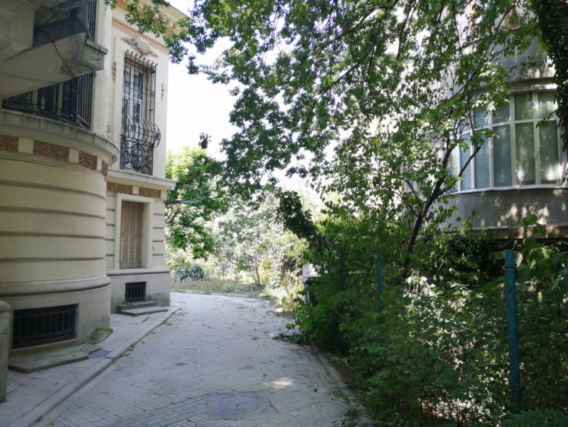 Inchiriere parter vila si curte, langa Gradina Icoanei 