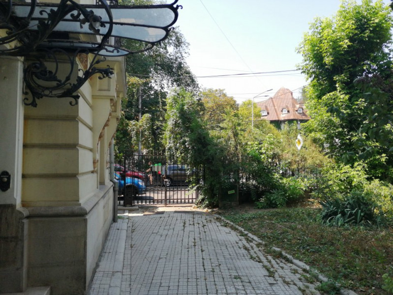 Inchiriere parter vila si curte, langa Gradina Icoanei 