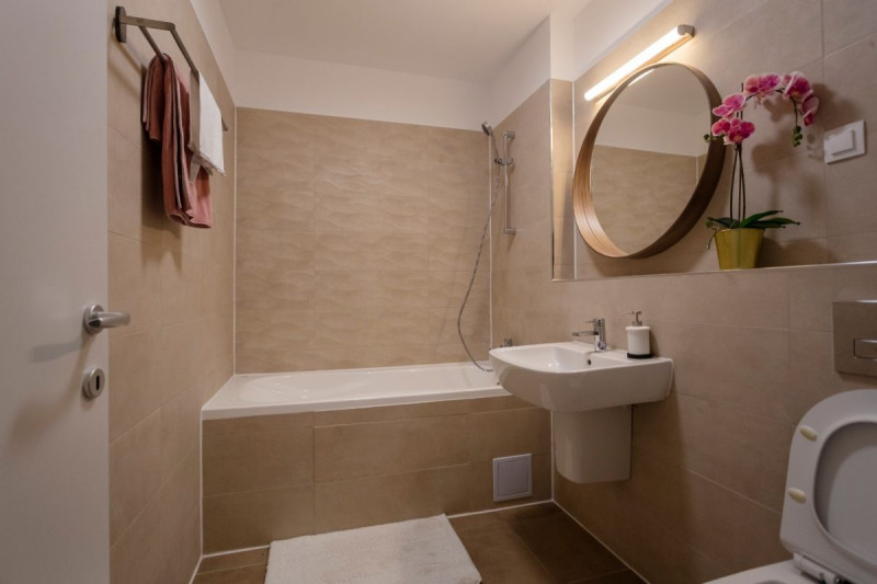 Inchiriere apartament doua camere cu gradina, bloc nou Pipera 