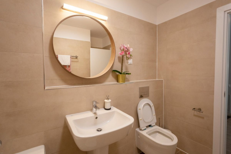 Inchiriere apartament doua camere cu gradina, bloc nou Pipera 