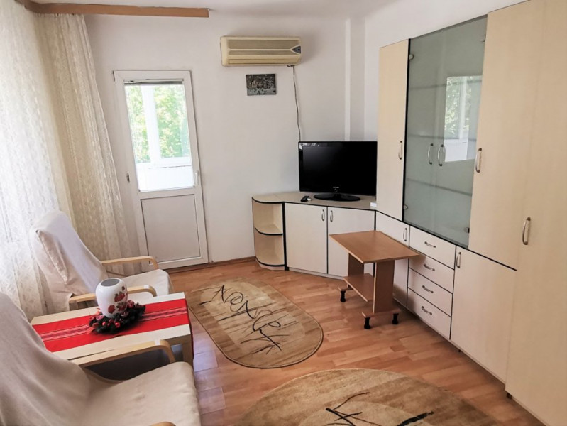 Vanzare garsoniera spatioasa, zona Stefan cel Mare-Bucur Obor