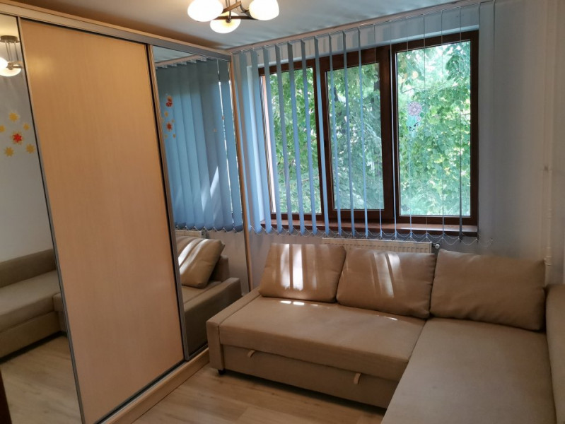 Vanzare apartament 3 camere renovat, centrala si loc de parcare, Titan