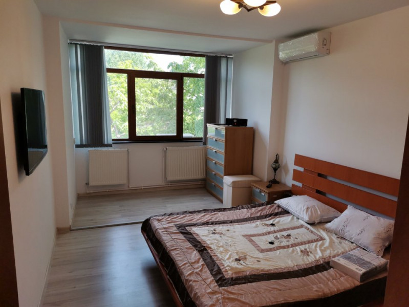 Vanzare apartament 3 camere renovat, centrala si loc de parcare, Titan