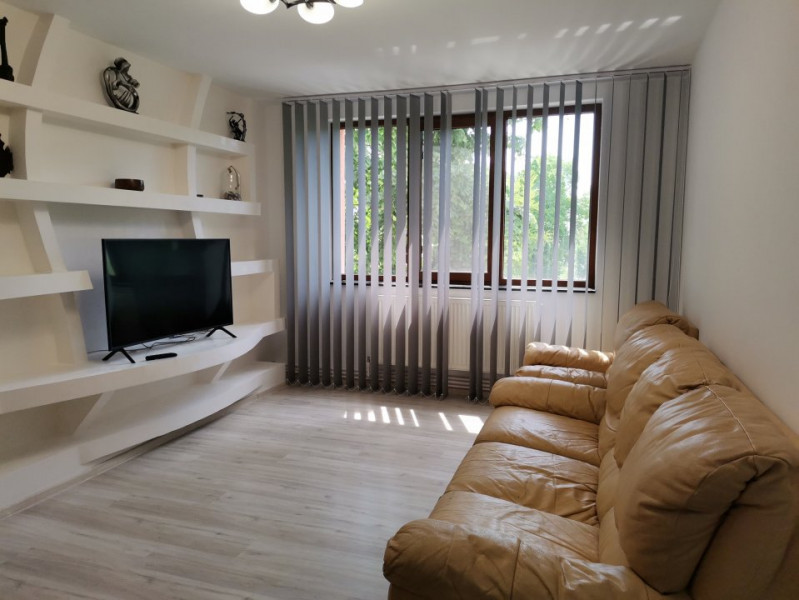 Vanzare apartament 3 camere renovat, centrala si loc de parcare, Titan