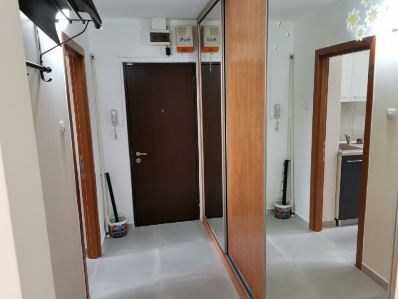 Vanzare apartament 3 camere renovat, centrala si loc de parcare, Titan