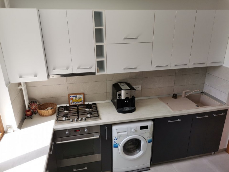 Vanzare apartament 3 camere renovat, centrala si loc de parcare, Titan