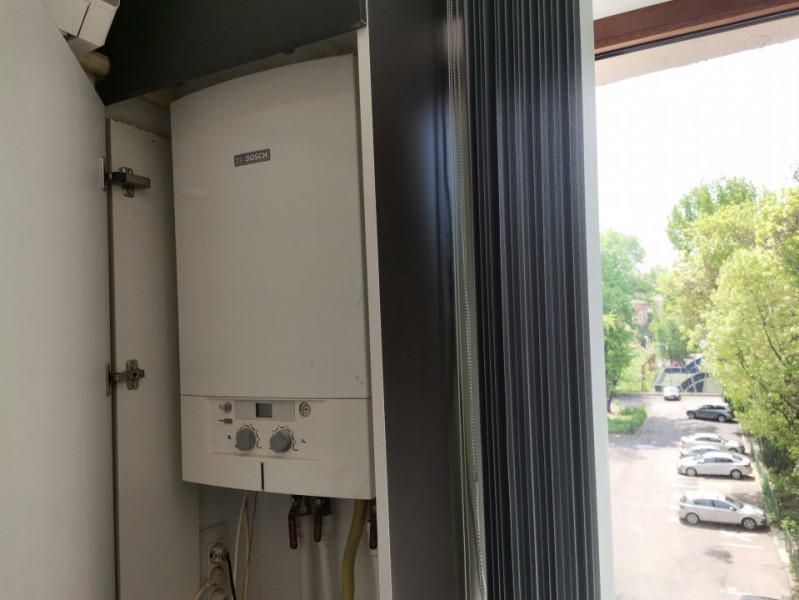 Vanzare apartament 3 camere renovat, centrala si loc de parcare, Titan
