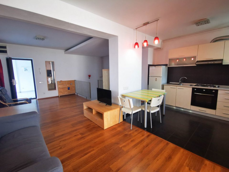 Apartament modern si spatios in vila, 100 mp, P+D, metrou Dristor