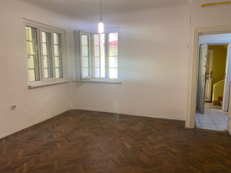 Inhiere spatiu comercial 70mp Toamnei