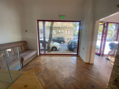 Inhiere spatiu comercial 70mp Toamnei