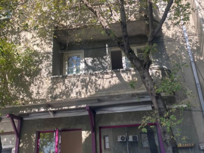 Inchiriere mic  apartament in vila cu terasa Universitate