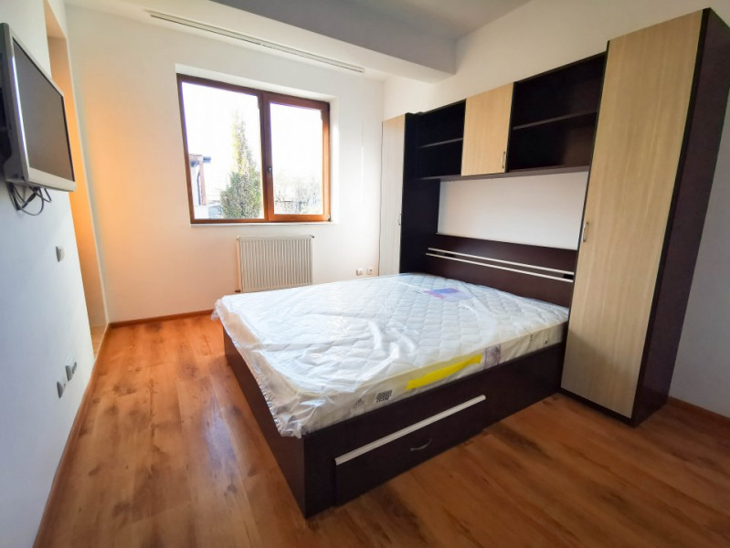 Apartament spatios si renovat de inchiriat 3 camere cu loc de parcare, Berceni 