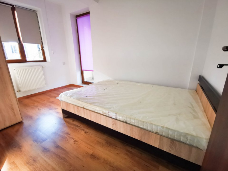 Apartament spatios si renovat de inchiriat 3 camere cu loc de parcare, Berceni 