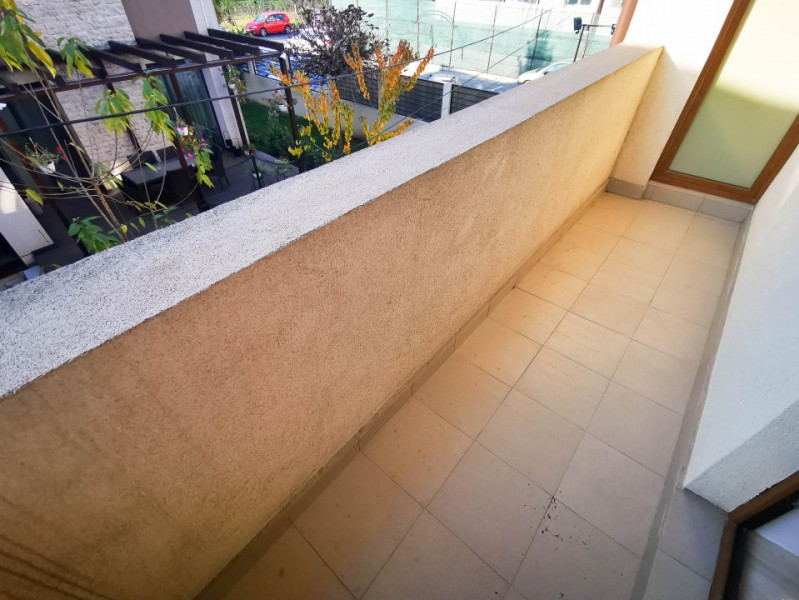 Apartament spatios si renovat de inchiriat 3 camere cu loc de parcare, Berceni 