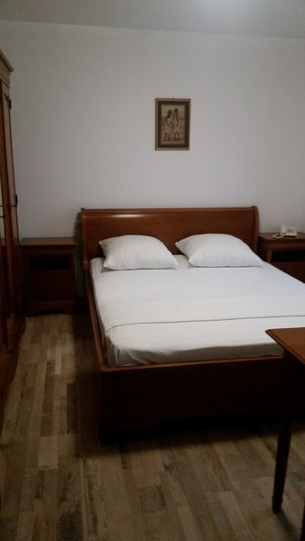 Inchiriere Vila spatioasa 12 camere, 6 bai, ultracentral, Dacia, Eminescu