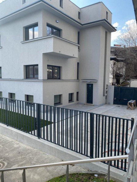Inchiriere cladire birouri, 13 camere, parcari, Piata Victoriei, COMISION 0%