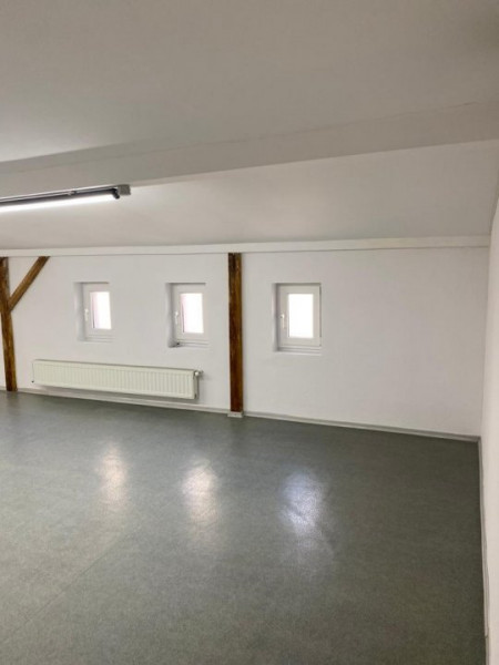 Inchiriere cladire birouri, 13 camere, parcari, Piata Victoriei, COMISION 0%