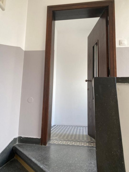 Inchiriere cladire birouri, 13 camere, parcari, Piata Victoriei, COMISION 0%