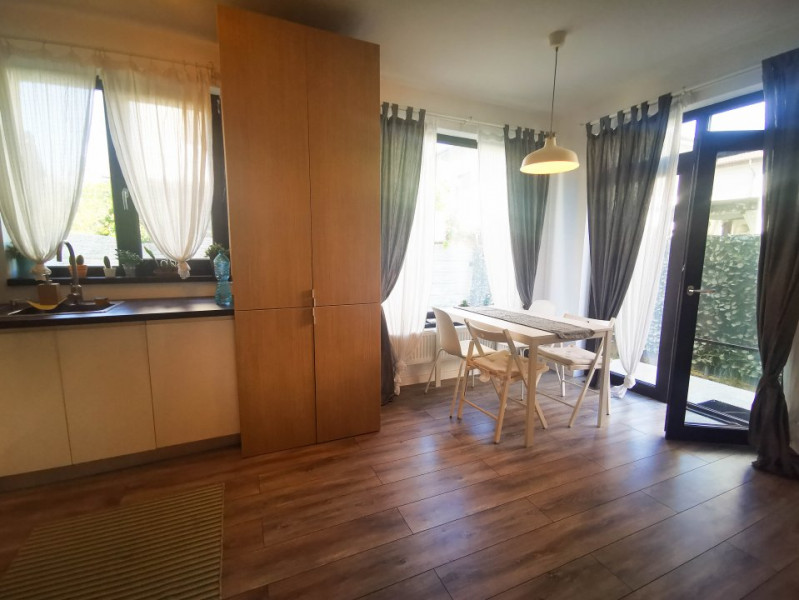 Casa superba de inchiriat 3 camere P+1 si curte, 2 locuri parcare, Tunari