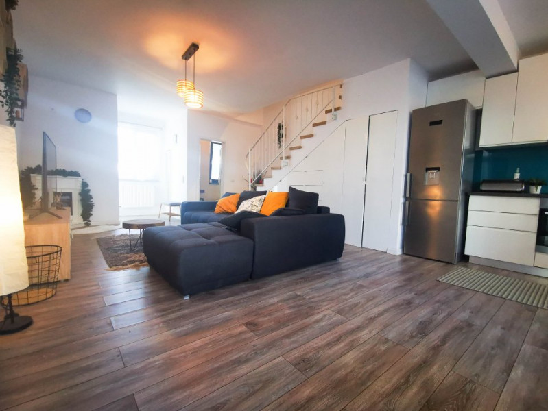 Casa superba de inchiriat 3 camere P+1 si curte, 2 locuri parcare, Tunari