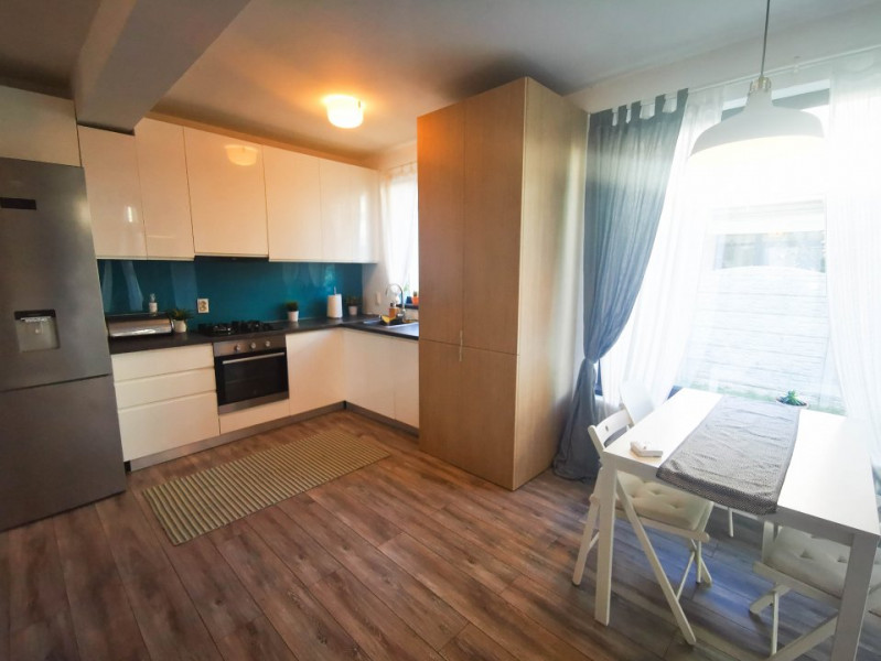 Casa superba de inchiriat 3 camere P+1 si curte, 2 locuri parcare, Tunari