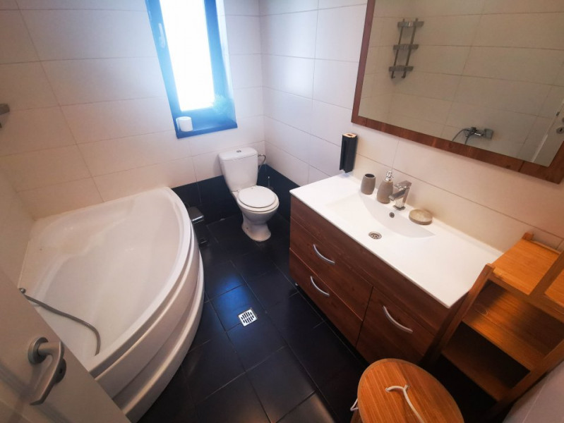Casa superba de inchiriat 3 camere P+1 si curte, 2 locuri parcare, Tunari