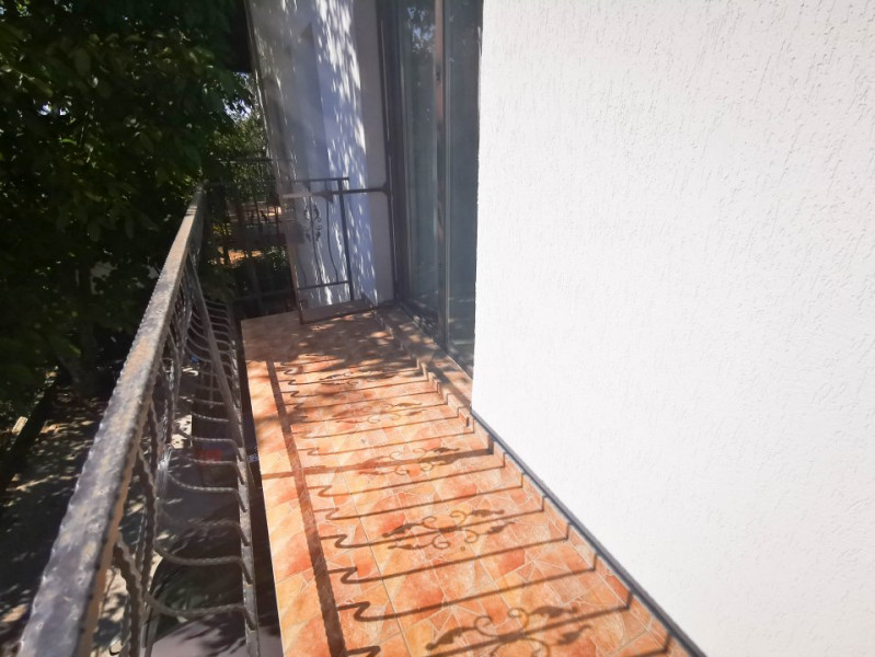Casa superba de inchiriat 3 camere P+1 si curte, 2 locuri parcare, Tunari