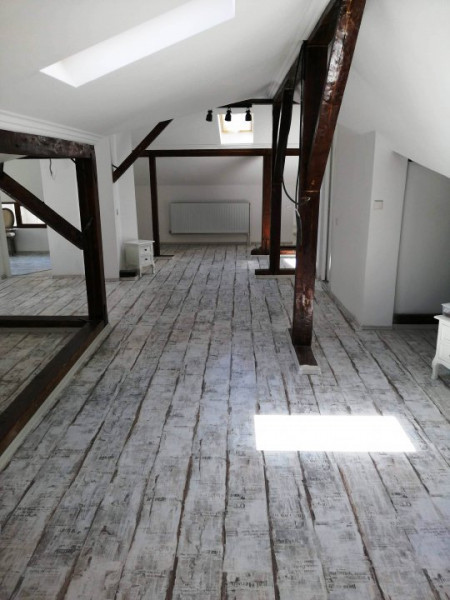 Inchiriere mansarda renovata complet, ultracentral