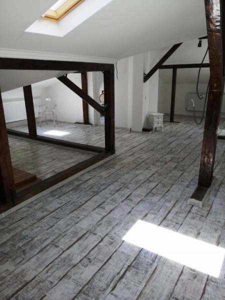Inchiriere mansarda renovata complet, ultracentral