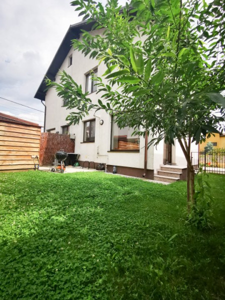 Casa spatioasa de inchiriat P+1, 3 camere si curte proprie, Tunari