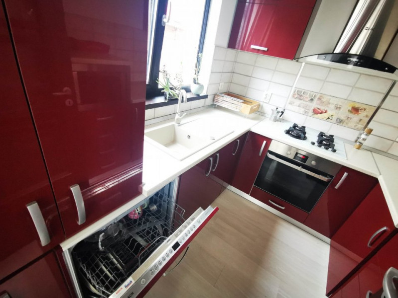 Casa spatioasa de inchiriat P+1, 3 camere si curte proprie, Tunari