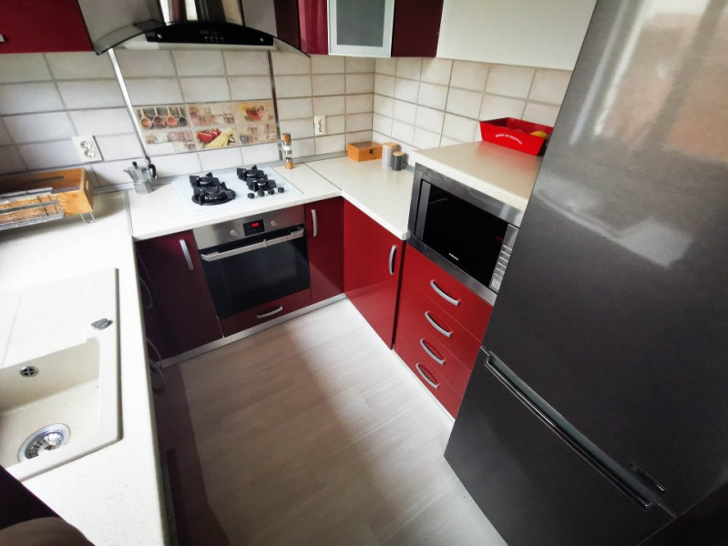 Casa spatioasa de inchiriat P+1, 3 camere si curte proprie, Tunari