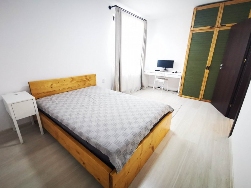 Casa spatioasa de inchiriat P+1, 3 camere si curte proprie, Tunari