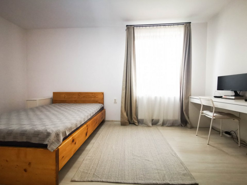 Casa spatioasa de inchiriat P+1, 3 camere si curte proprie, Tunari