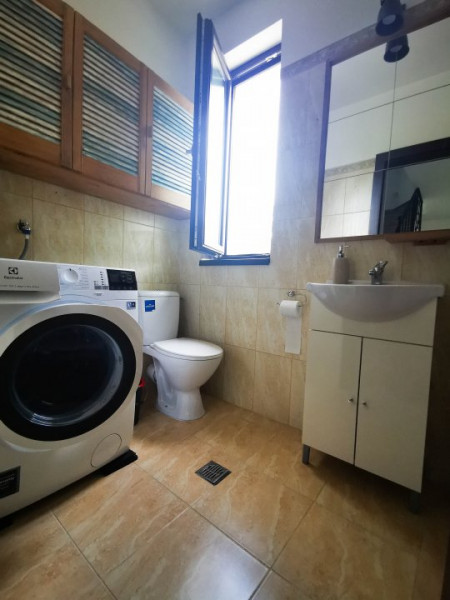 Casa spatioasa de inchiriat P+1, 3 camere si curte proprie, Tunari