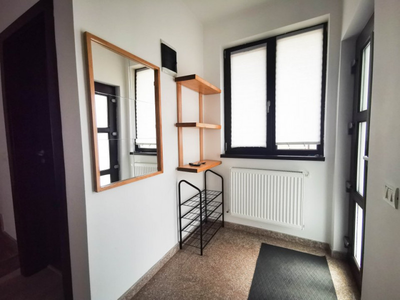 Casa spatioasa de inchiriat P+1, 3 camere si curte proprie, Tunari