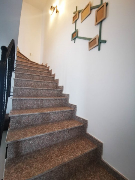 Casa spatioasa de inchiriat P+1, 3 camere si curte proprie, Tunari