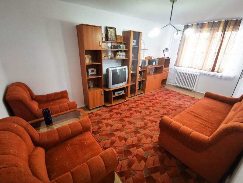 Apartament proaspat igienizat, 3 camere de inchiriat Rahova