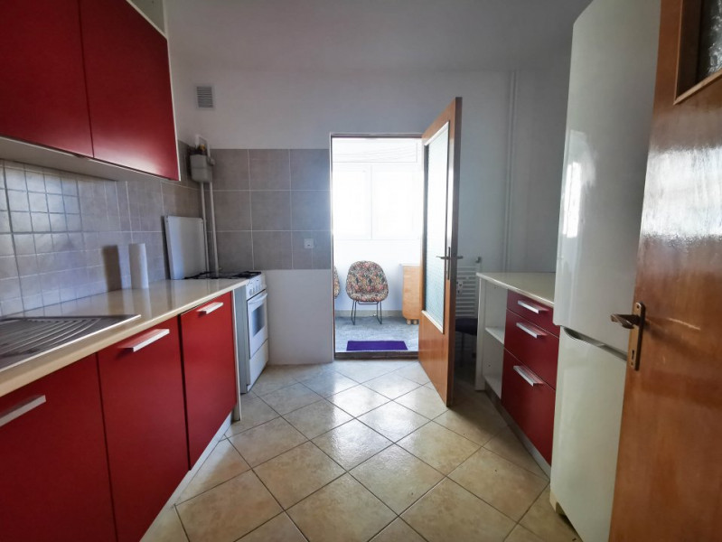 Apartament proaspat igienizat, 3 camere de inchiriat Rahova