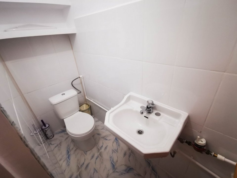 Apartament proaspat igienizat, 3 camere de inchiriat Rahova
