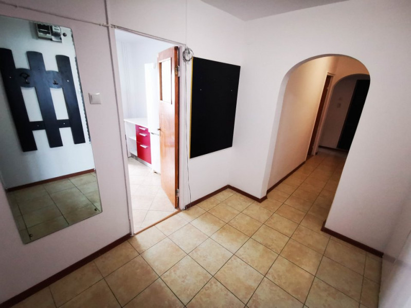Apartament proaspat igienizat, 3 camere de inchiriat Rahova
