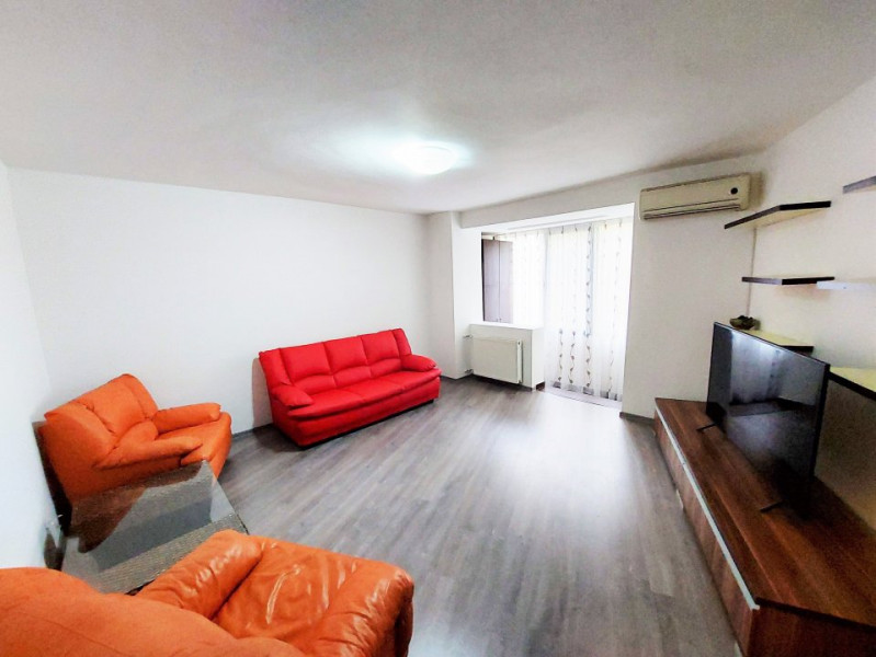 Inchiriere apartament 3 camere decomandat, Metrou si Parc Tineretului 