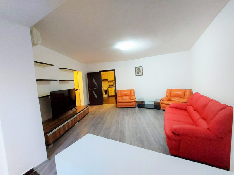 Inchiriere apartament 3 camere decomandat, Metrou si Parc Tineretului 