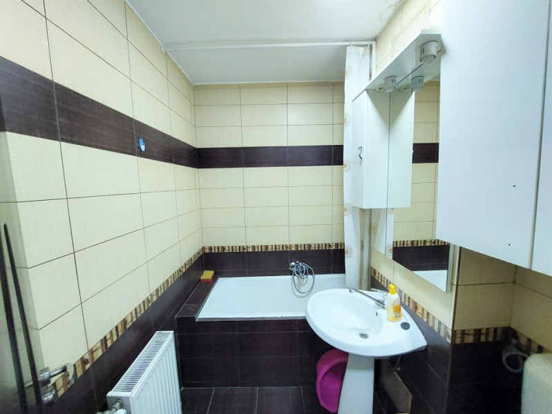 Inchiriere apartament 3 camere decomandat, Metrou si Parc Tineretului 