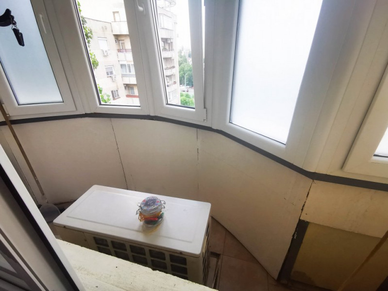 Garsoniera spatioasa de vanzare, metrou Piata Muncii 