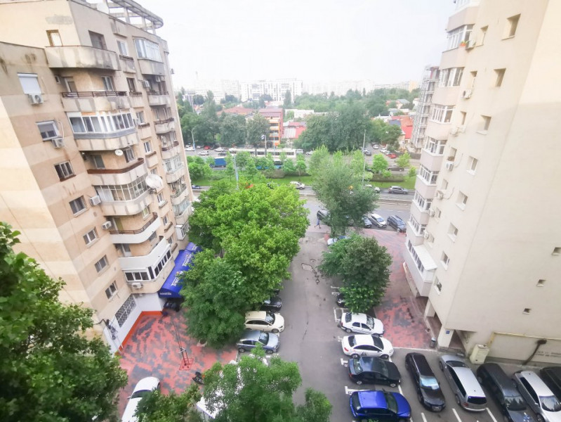 Garsoniera spatioasa de vanzare, metrou Piata Muncii 