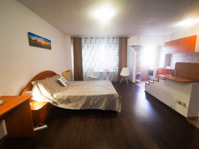 Garsoniera spatioasa de vanzare, metrou Piata Muncii 