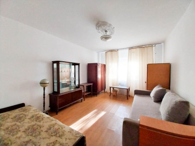 Garsoniera decomandata cu balcon de vanzare, aproape de Auchan Titan