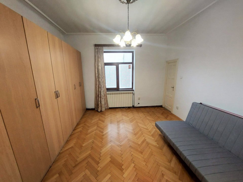 Inchiriere apartament 4 camere in vila, curte si parcare, ultracentral Unirii
