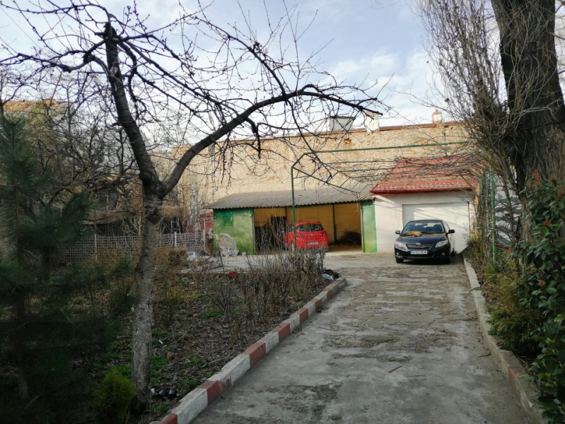 Inchiriere apartament 4 camere in vila, curte si parcare, ultracentral Unirii